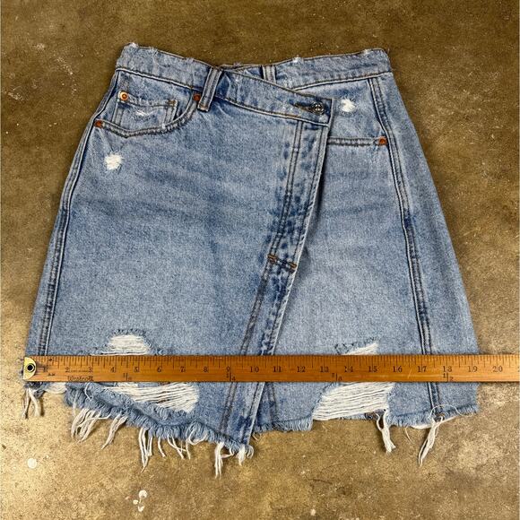 Free People Parker Wrap Mini Skirt Women’s 25 Blue Distressed Denim Raw Hem - Picture 10 of 10